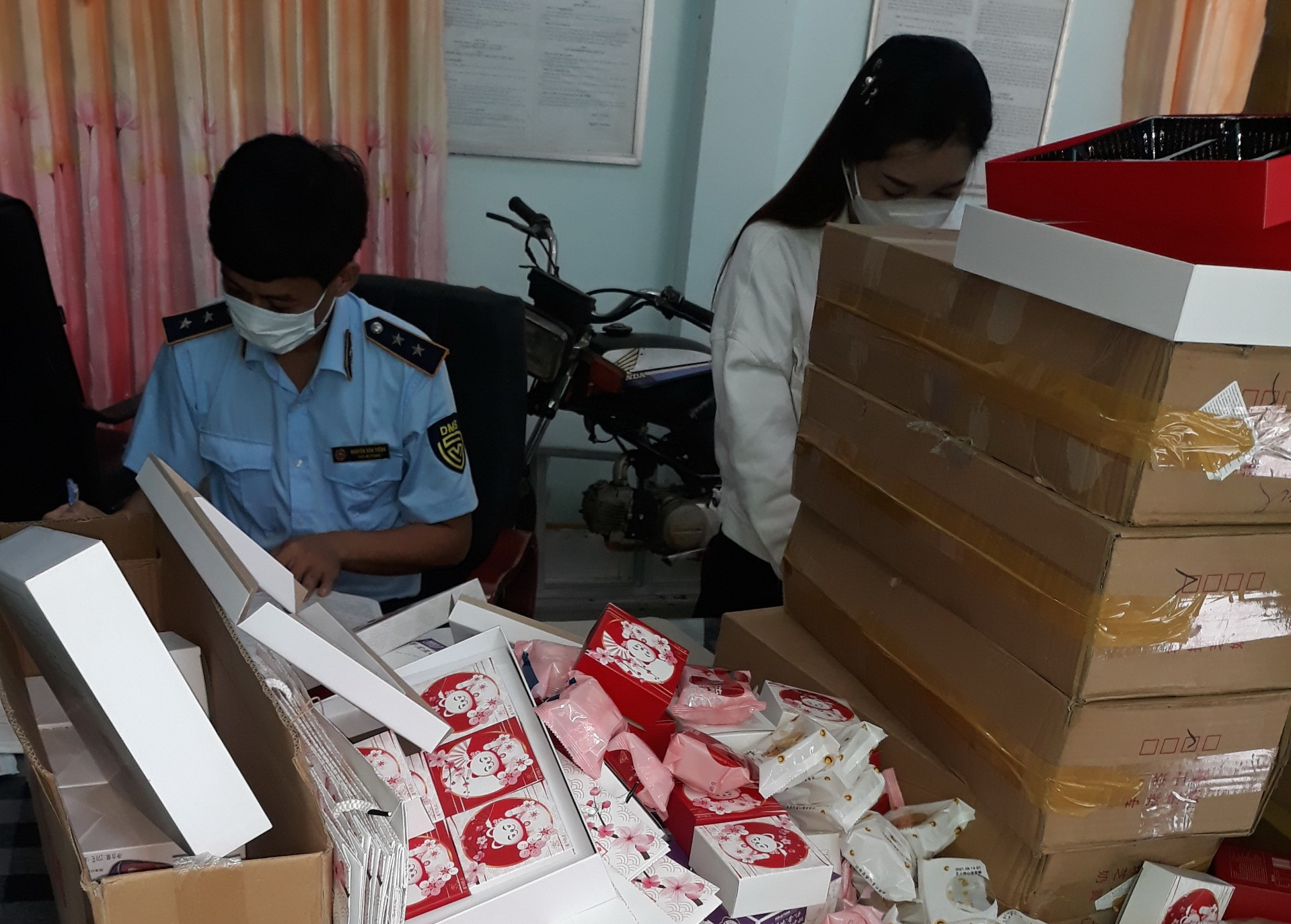 QLTT Bình Thuận phát hiện bánh trung thu nhập lậu không rõ nguồn gốc