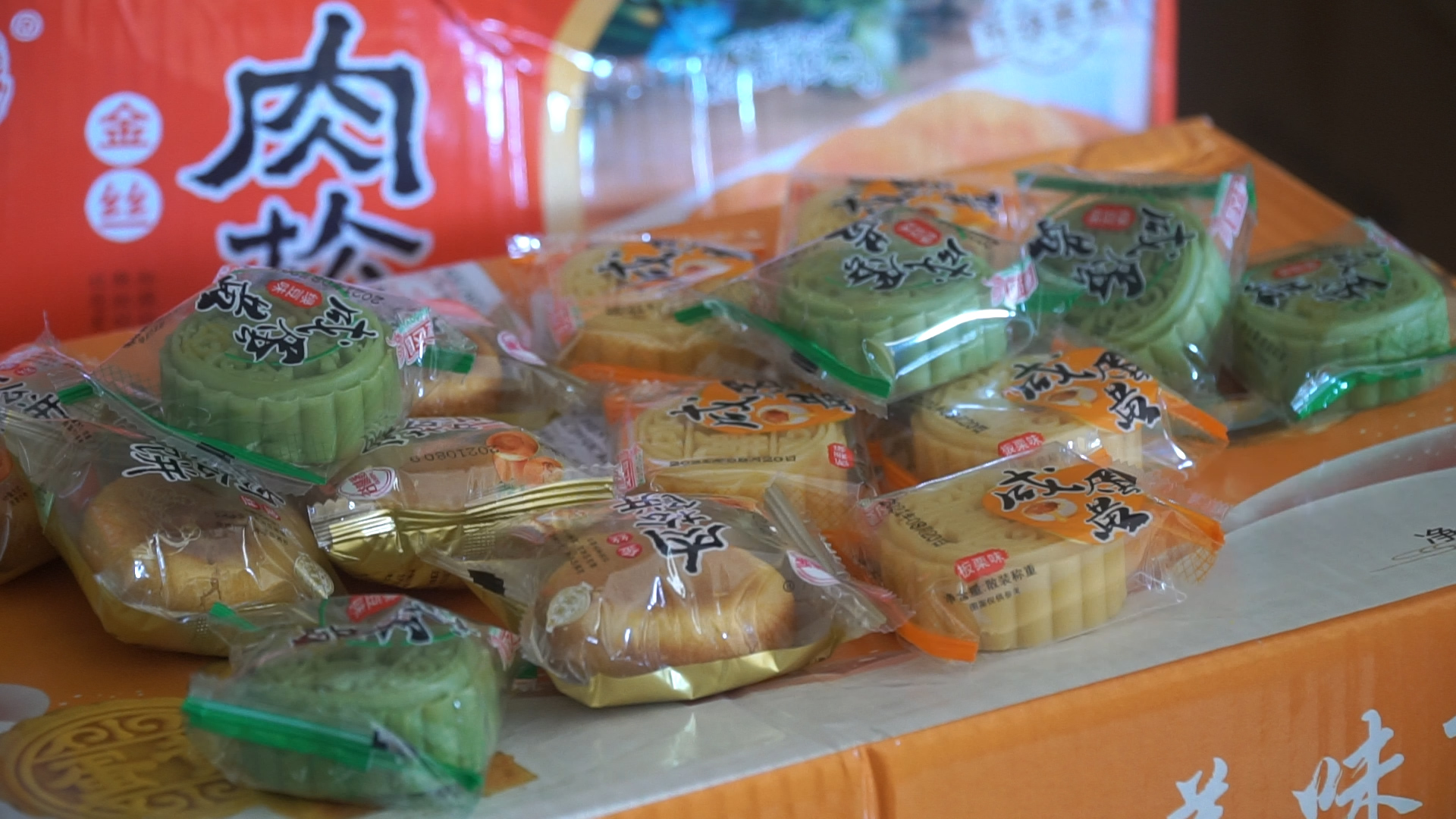 QLTT Hà Nội phát hiện lượng lớn bánh Trung Thu nhập lậu vào Việt Nam tiêu thụ