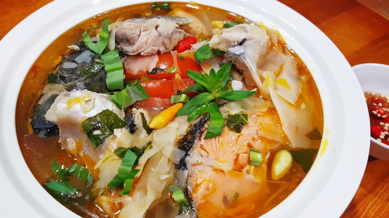 Chế biến món canh cá măng chua đơn giản cho bữa cơm gia đình